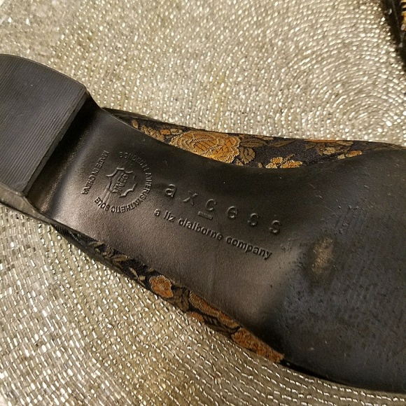 💥SALE 3 for $20💥 Japanese Floral Shoes - Picture 2 of 8